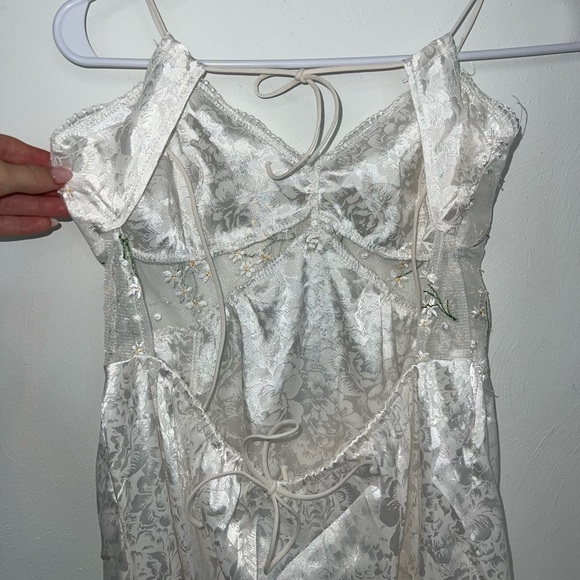 Silky Cut out dress - Picture 10 of 10